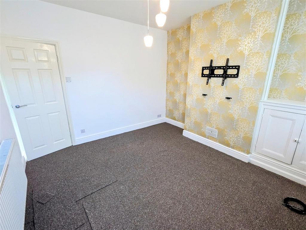 Eliot Street, Nuneaton CV11 2 bed terraced house £850 pcm (£