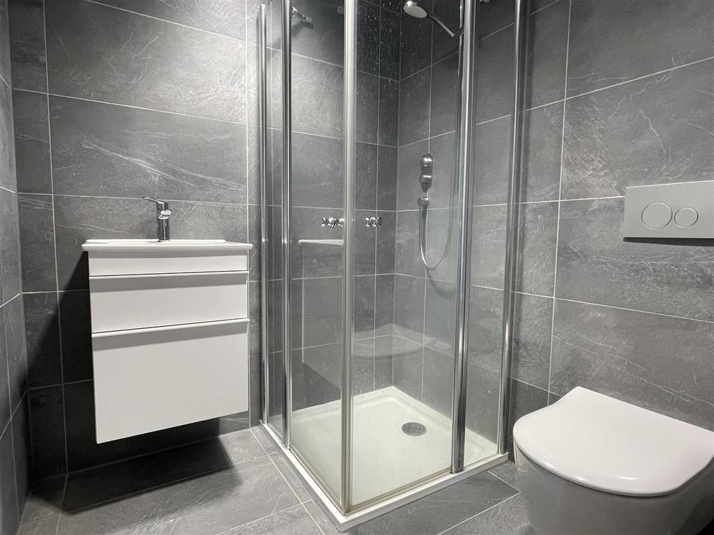 E-Suite Shower Room: