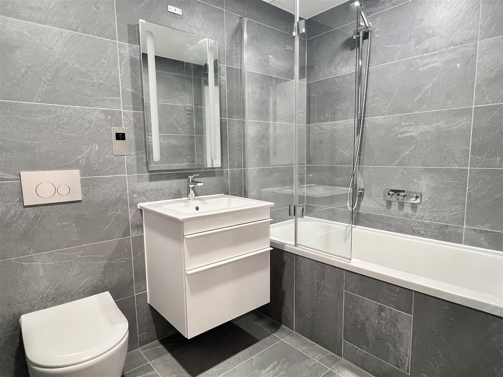 Family Bathroom: