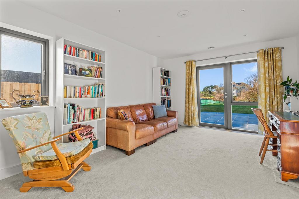 Study/ bedroom 5