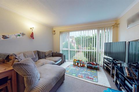2 bedroom detached bungalow for sale - Worcester Close, Istead Rise, Gravesend, Kent