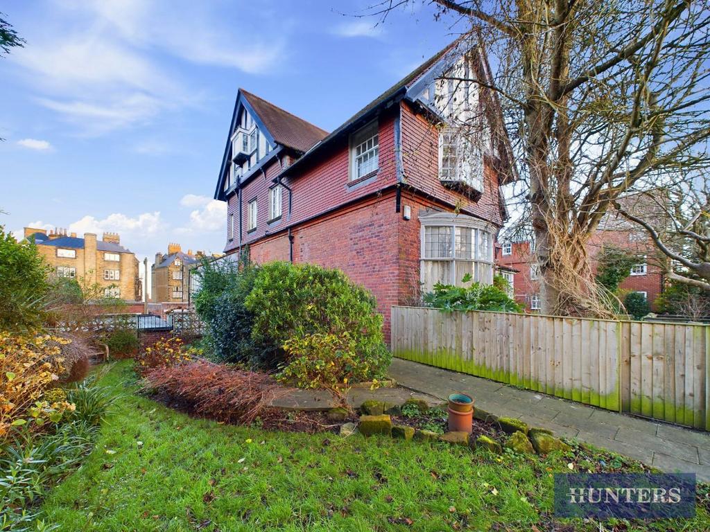 Holbeck Hill, Scarborough 2 bed apartment for sale £250,000