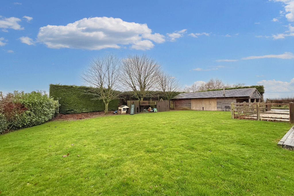Highworth Road, Shrivenham, SN6 5 bed detached house for sale £975,000