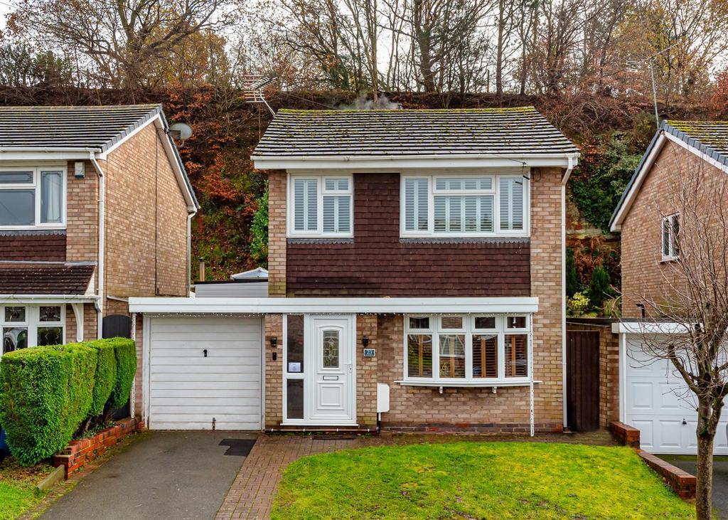 23 Redcliffe Drive, Wombourne, South Stafforshire 3 bed detached house