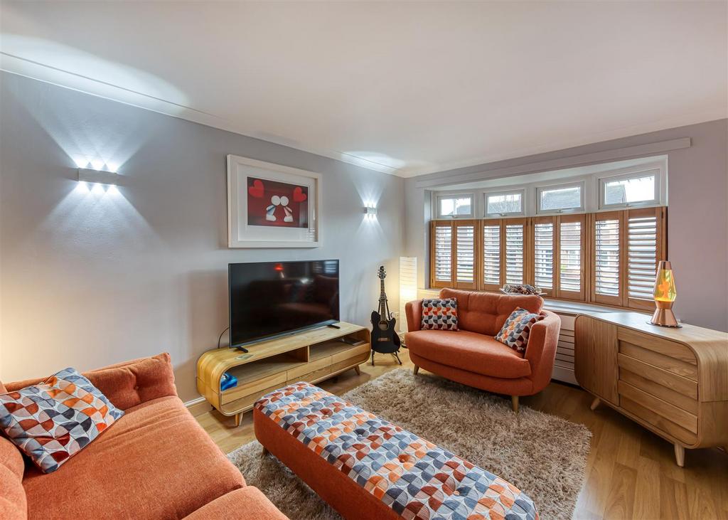 23 Redcliffe Drive-living room.jpg