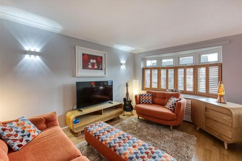 23 Redcliffe Drive, Wombourne, Wolverhampton, WV5 0JE