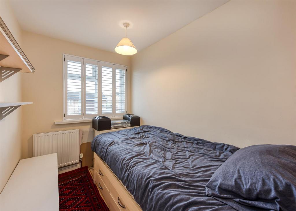 23 Redcliffe Drive-bed3.jpg