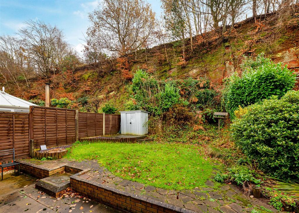 23 Redcliffe Drive-gdn.jpg
