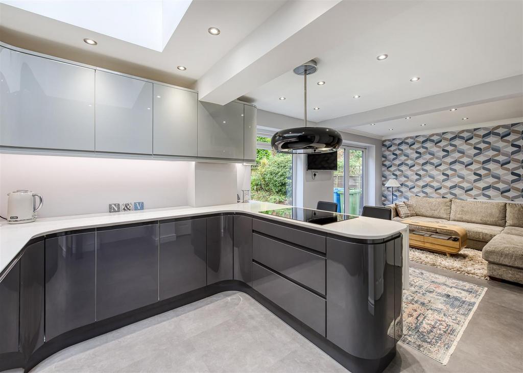 23 Redcliffe Drive-kitchen1.jpg