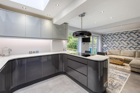 23 Redcliffe Drive, Wombourne, Wolverhampton, WV5 0JE