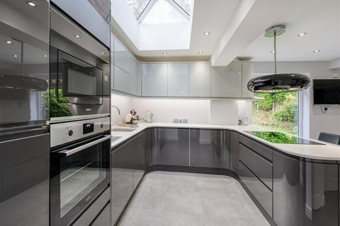 23 Redcliffe Drive, Wombourne, Wolverhampton, WV5 0JE