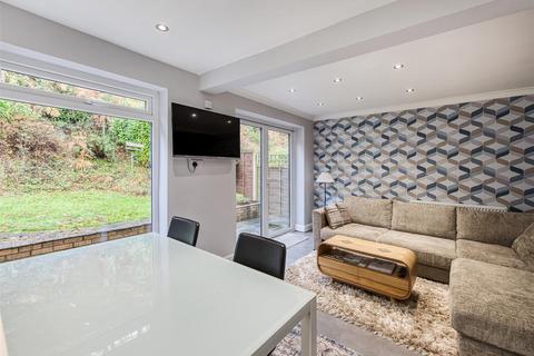 23 Redcliffe Drive, Wombourne, Wolverhampton, WV5 0JE