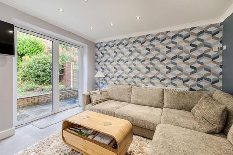 23 Redcliffe Drive, Wombourne, Wolverhampton, WV5 0JE