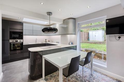 23 Redcliffe Drive, Wombourne, Wolverhampton, WV5 0JE