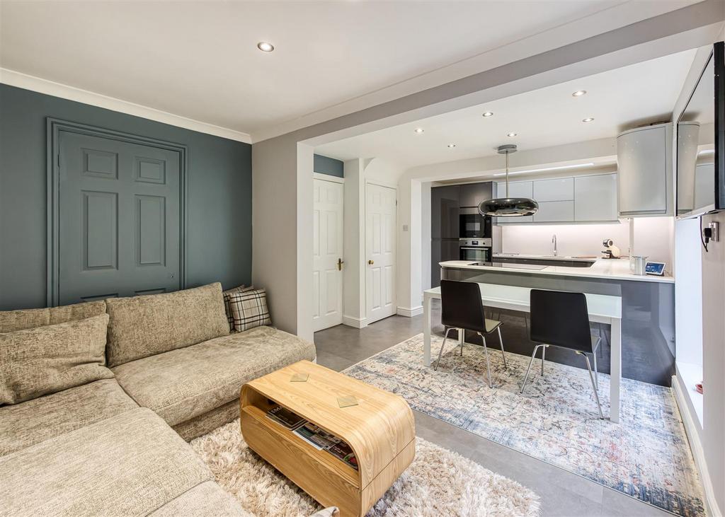 23 Redcliffe Drive-kitchen5.jpg
