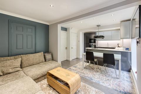23 Redcliffe Drive, Wombourne, Wolverhampton, WV5 0JE