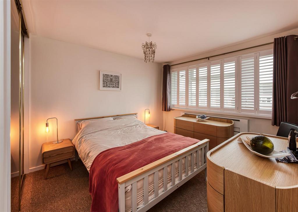 23 Redcliffe Drive-bed1.jpg