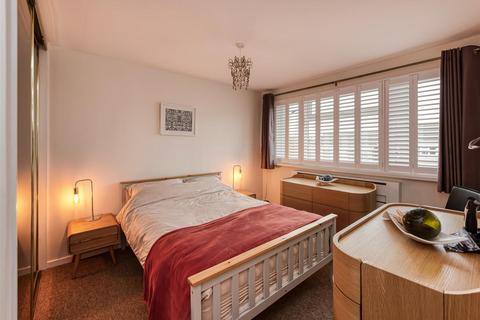 23 Redcliffe Drive, Wombourne, Wolverhampton, WV5 0JE