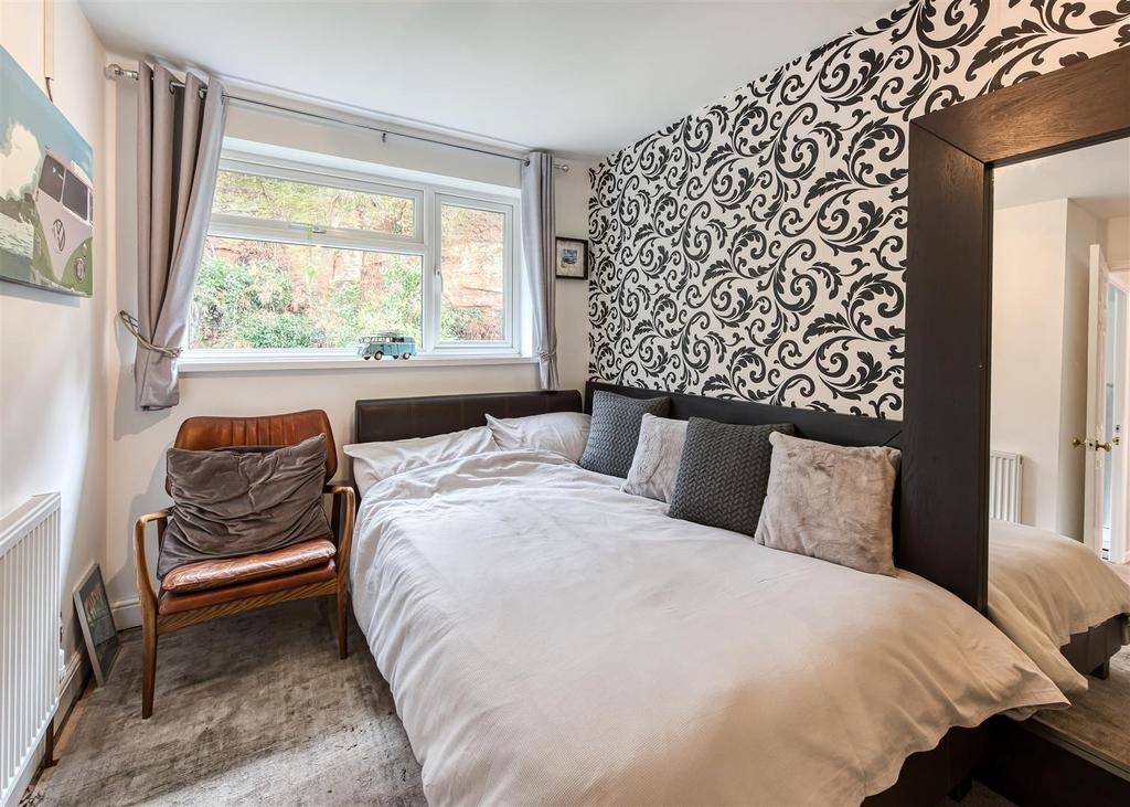 23 Redcliffe Drive-bed2.jpg