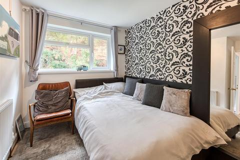 23 Redcliffe Drive, Wombourne, Wolverhampton, WV5 0JE