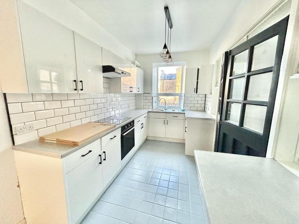 Turner Street, Barnoldswick 3 bed terraced house to rent £900 pcm (£208 pw)