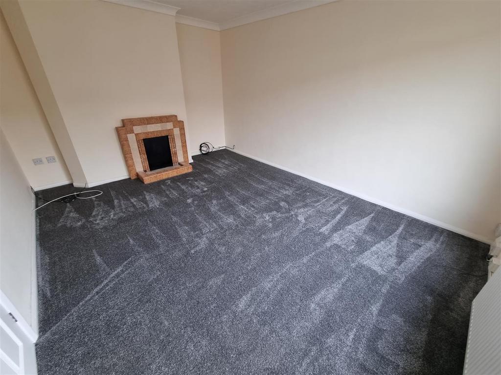 Newnham Green, Gorleston 3 bed terraced house £900 pcm (£208 pw)