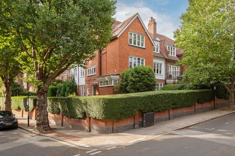 2 bedroom flat for sale, Heath Drive, London, NW3.