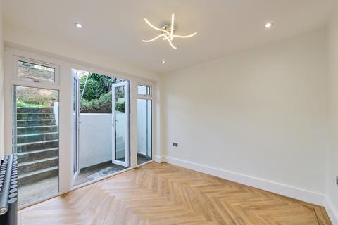 2 bedroom flat for sale, Geoffrey Road, SE4