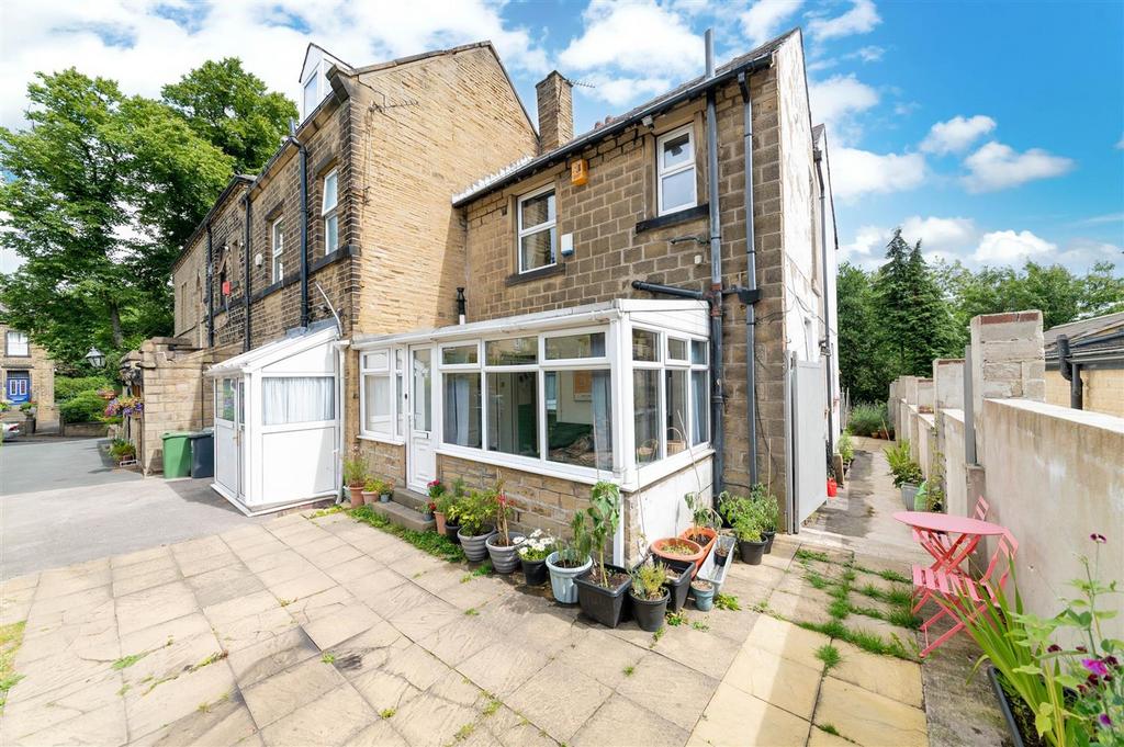 Thornfield Road, Huddersfield, HD4 3 bed end of terrace house for sale
