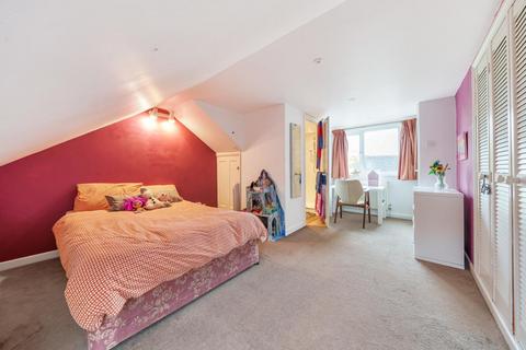 3 Monivea Road, Beckenham, BR3 1HJ