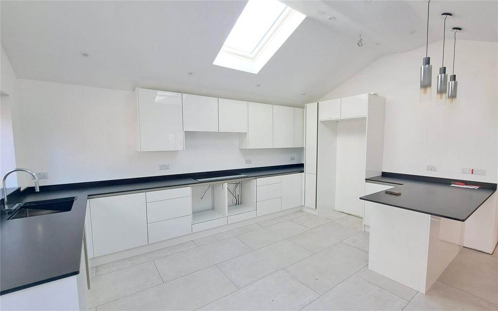 Braemar Drive, Highcliffe, Christchurch, Dorset, BH23 3 bed bungalow