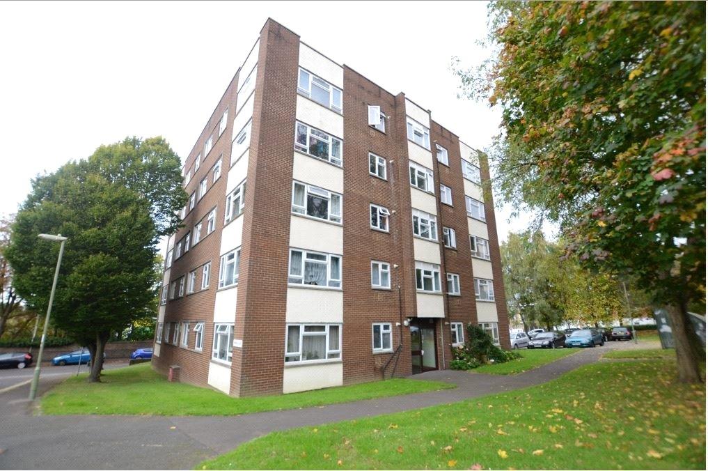 Queen Elizabeth Drive, Aldershot, Hampshire 2 bed apartment £210,000