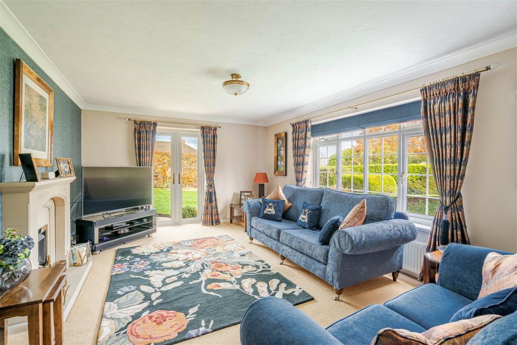 High Street, Hawkesbury Upton 4 bed detached bungalow for sale £750,000