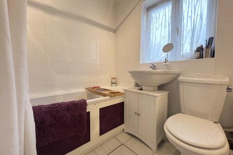 35 Galloway Close, Basingstoke, RG22 6SX
