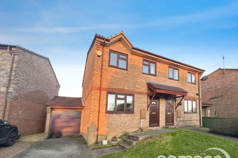 3 bedroom semi-detached house for sale, Galloway Close, Basingstoke, Hampshire