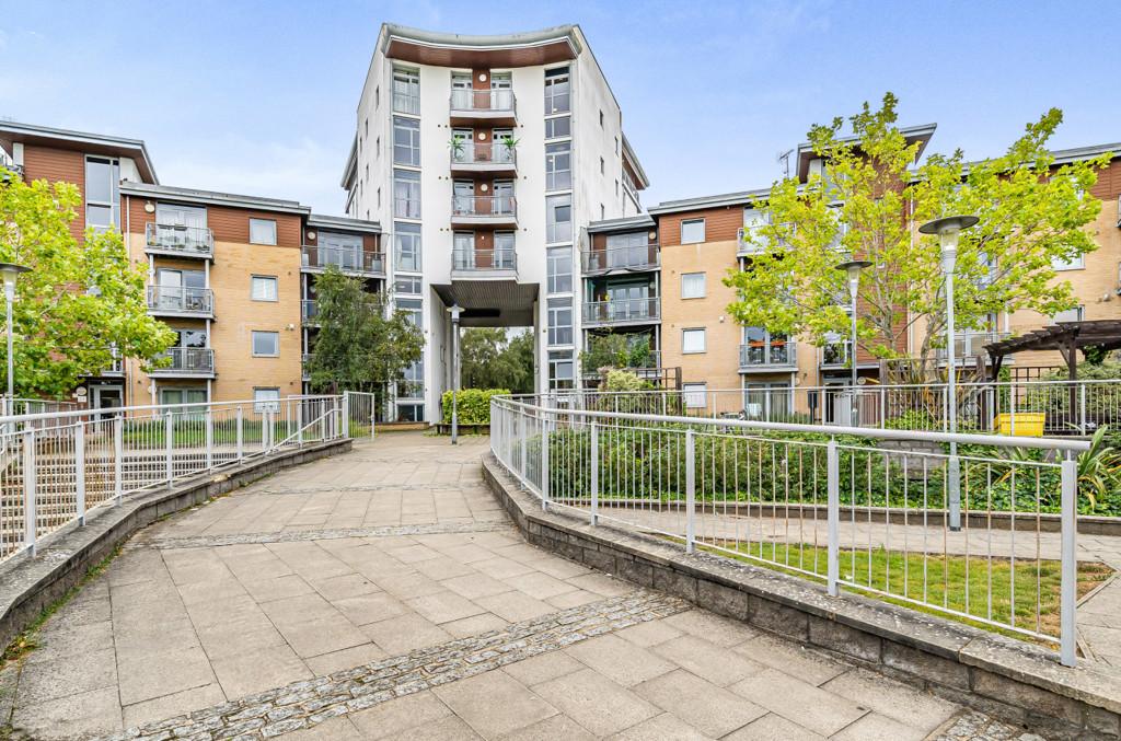 Kelvin Gate, Bracknell, Berkshire 1 bed apartment £150,000