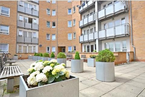 2 bedroom apartment for sale, Tuns Lane, Slough, Berkshire