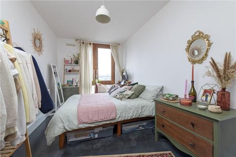 1 bedroom apartment for sale, Garratt Lane, London