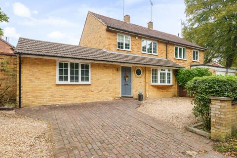 4 Waterloo Road, Crowthorne, RG45 7NT