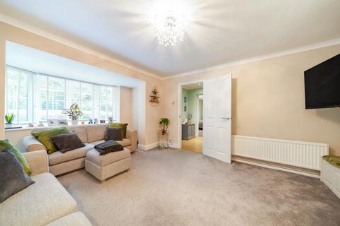 4 Waterloo Road, Crowthorne, RG45 7NT