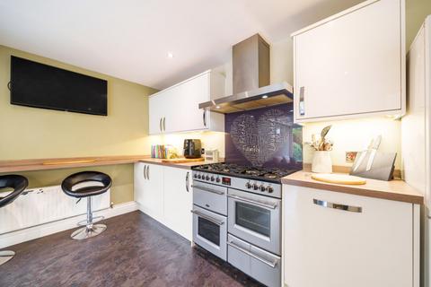 4 Waterloo Road, Crowthorne, RG45 7NT