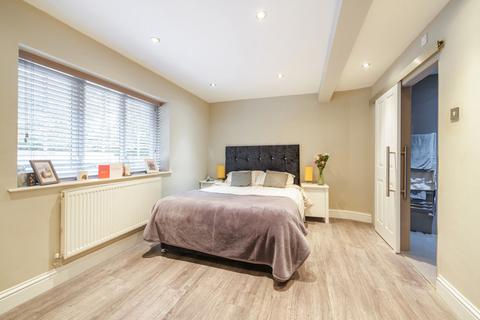 4 Waterloo Road, Crowthorne, RG45 7NT