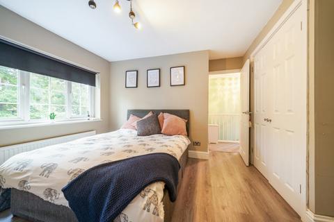 4 Waterloo Road, Crowthorne, RG45 7NT