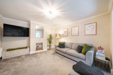 4 Waterloo Road, Crowthorne, RG45 7NT