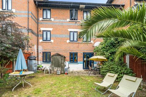 3 bedroom apartment for sale - London, London SE16