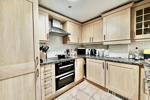 2 bedroom apartment for sale, Gally Hill Road, Church Crookham, Fleet