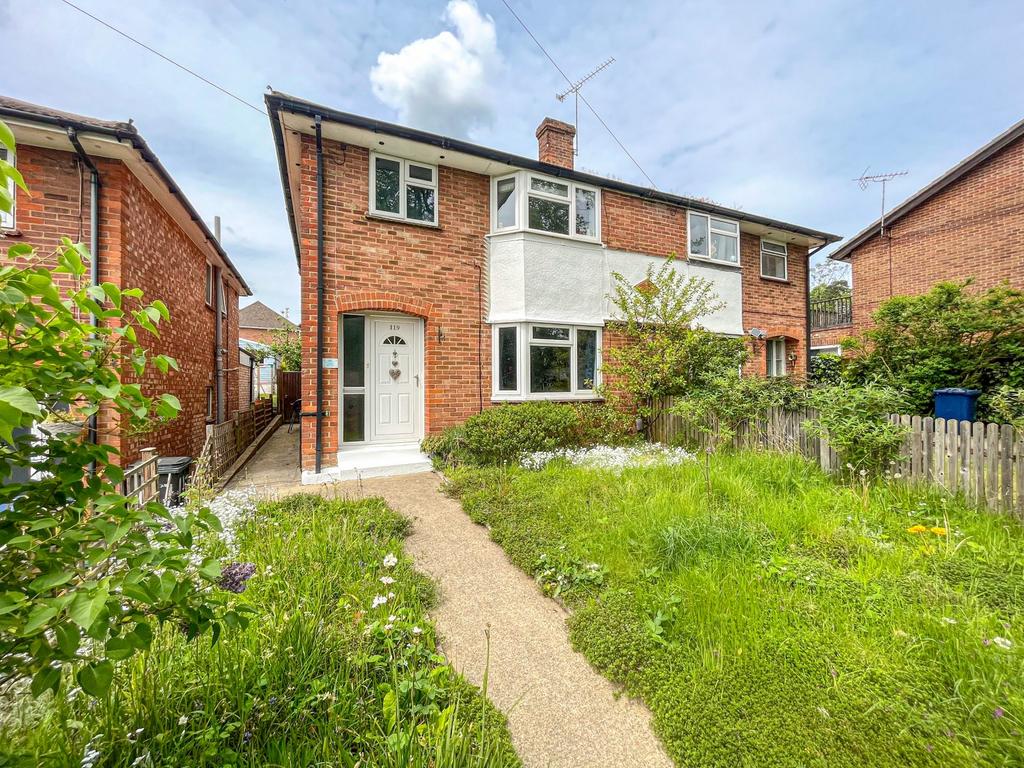 Farnborough Road Farnham Surrey 3 Bed Semi Detached House For Sale