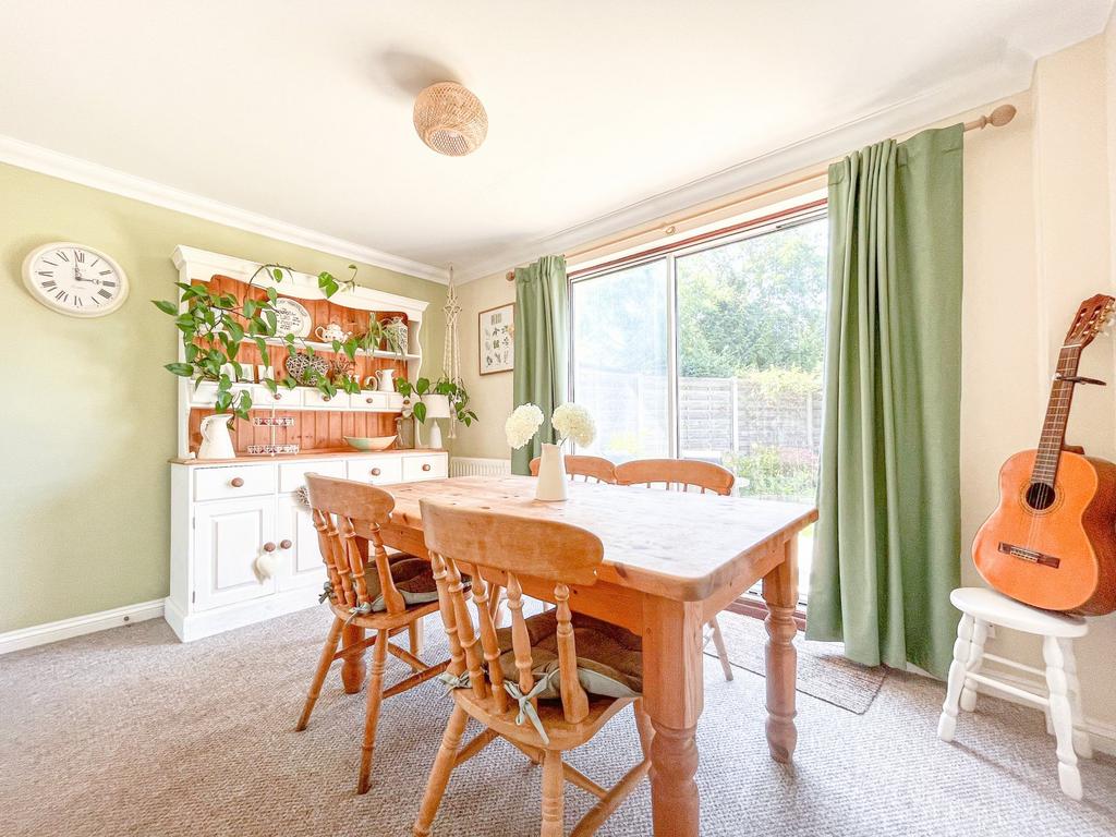 Badshot Lea Road, Badshot Lea, Farnham 3 bed detached house for sale