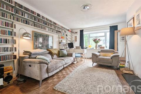 21 Beacon Close, Wrecclesham, Farnham, GU10 4PA