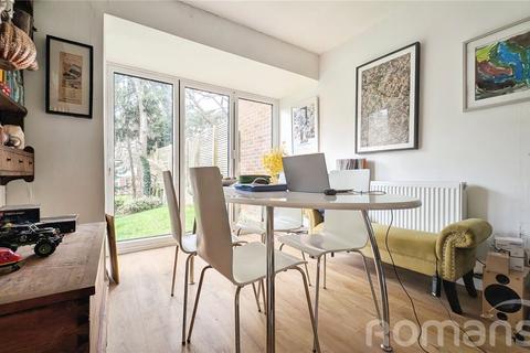 21 Beacon Close, Wrecclesham, Farnham, GU10 4PA